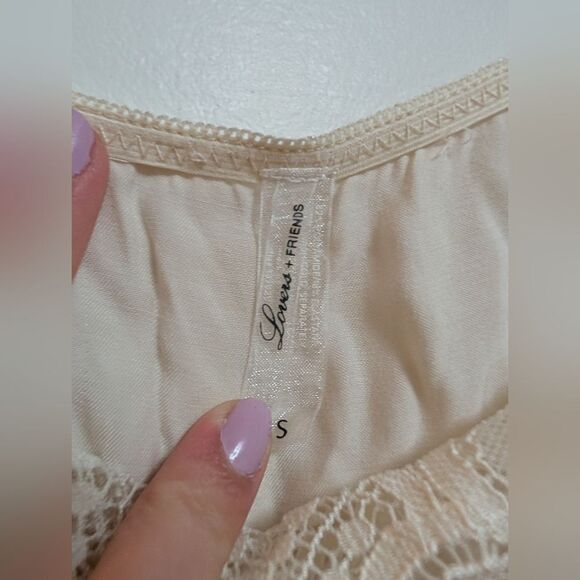 NWOT Lovers And Friends Slip Dress Size Small Lightweight Lace Pretty Size Small - Picture 2 of 4